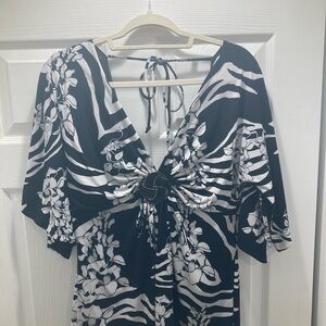 White House Black Market Elegant Black/White Floral V-Neck Top, Size Large